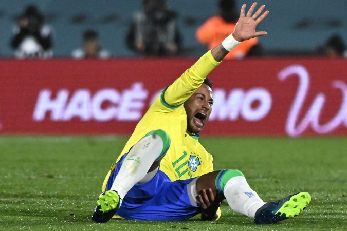 Neymar Jr. tras lesionarse en el último partido con Brasil.