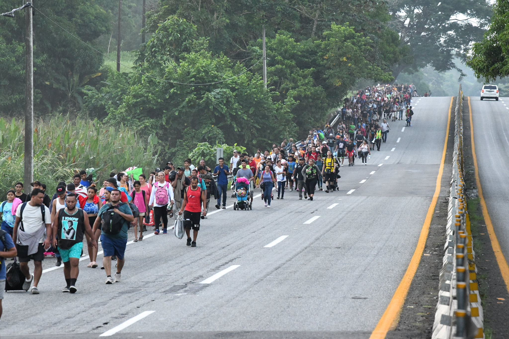 Más De 1,200 Migrantes Desde El Sur De México Buscan Unirse A La ...