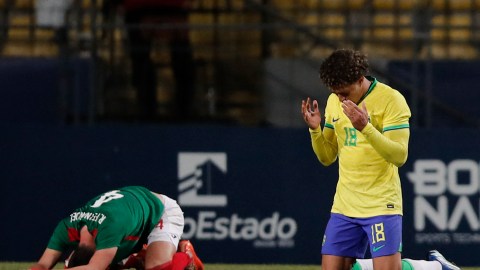 Brasil pudo sacar el partido ante México adelante gracias a un autogol.