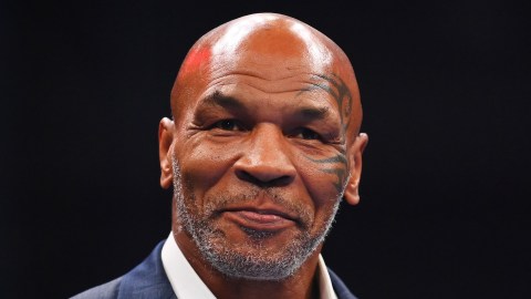 Mike Tyson viajó hasta recóndito pueblo en Polonia para realizar una curiosa inversión en palomas