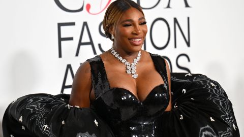 Serena Williams recibió premio "Ícono de la Moda" de manos de Kim Kardashian