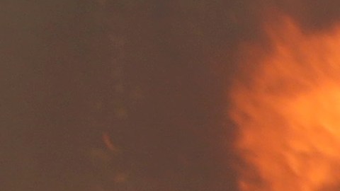 El terrible incendio dejó a un bombero con lesiones de gravedad, pero que no ponían en riesgo su vida.