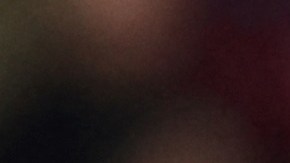 Raul Jimenez (I) disputa un balon con Ezri Konsa en el partido entre el Aston Villa y el Fulham. DARREN STAPLES/AFP via Getty Images)