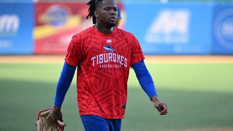 Ronald Acuña Jr. con Tiburones de La Guaira.