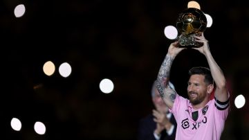 Lionel Messi promete "seguir ganando títulos" en la celebración por su octavo Balón de Oro en Miami