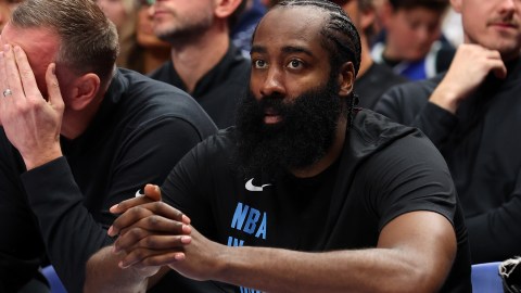 James Harden en un partido entre Los Angeles Clippers y los Dallas Mavericks.