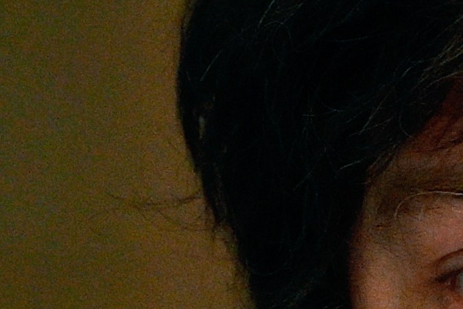 El congresista argentino y candidato presidencial de la Alianza Avanza La Libertad Javier Milei hace gestos antes de emitir su voto en un colegio electoral en Buenos Aires, durante la segunda vuelta de las elecciones presidenciales el 19 de noviembre de 2023. (Foto de LUIS ROBAYO/ AFP vía Getty Images)