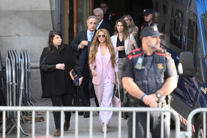 Shakira saliendo de su juicio en Barcelona.