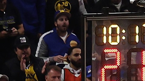 Los Golden State Warriors y los Minnesota Timberwolves se fueron "a las manos" apenas comenzó el encuentro.