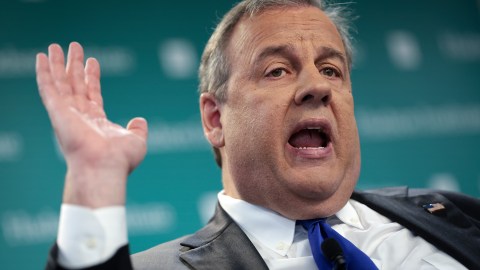 Chris Christie continúa sus duras críticas contra el expresidente.