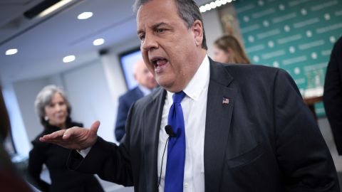 Christie criticó a Trump, afirmando que su declaraciones de "alimañas" podrían incitar al odio.