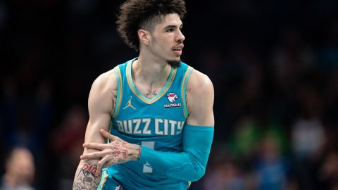 LaMelo Ball en el encuentro entre los Charlotte Hornets y los Milwaukee Bucks.