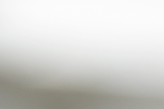 El candidato presidencial por La Libertad Avanza, Javier Milei observa después de emitir su voto durante la segunda vuelta presidencial en la Universidad UTN este 19 de noviembre de 2023 en Buenos Aires, Argentina. (Foto de Tomás Cuesta/Getty Images)