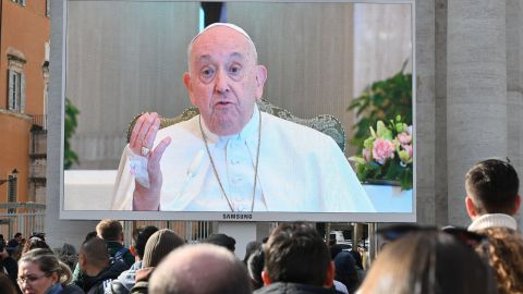 El papa anula su viaje a la COP28 de Dubái por su recientes problemas respiratorios.
