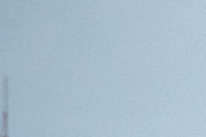 Se ve un buque de guerra atracado en el puerto de la ciudad turística de Sochi, en el Mar Negro, durante una tormenta el 27 de noviembre de 2023. (Foto de MIKHAIL MORDASOV/AFP vía Getty Images)