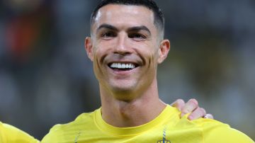 Cristiano Ronaldo sonríe durante la previa del compromiso ante Persépolis correspondiente a la jornada 5 de la Champions League de Asia.