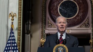 Biden ha invocado la ley con el propósito de facilitar inversiones en "medicamentos esenciales".