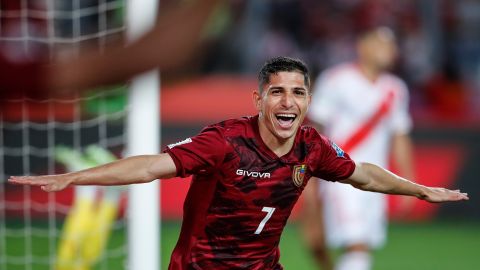 Jefferson Savarino celebra tras anotar el gol del empate ante Perú.