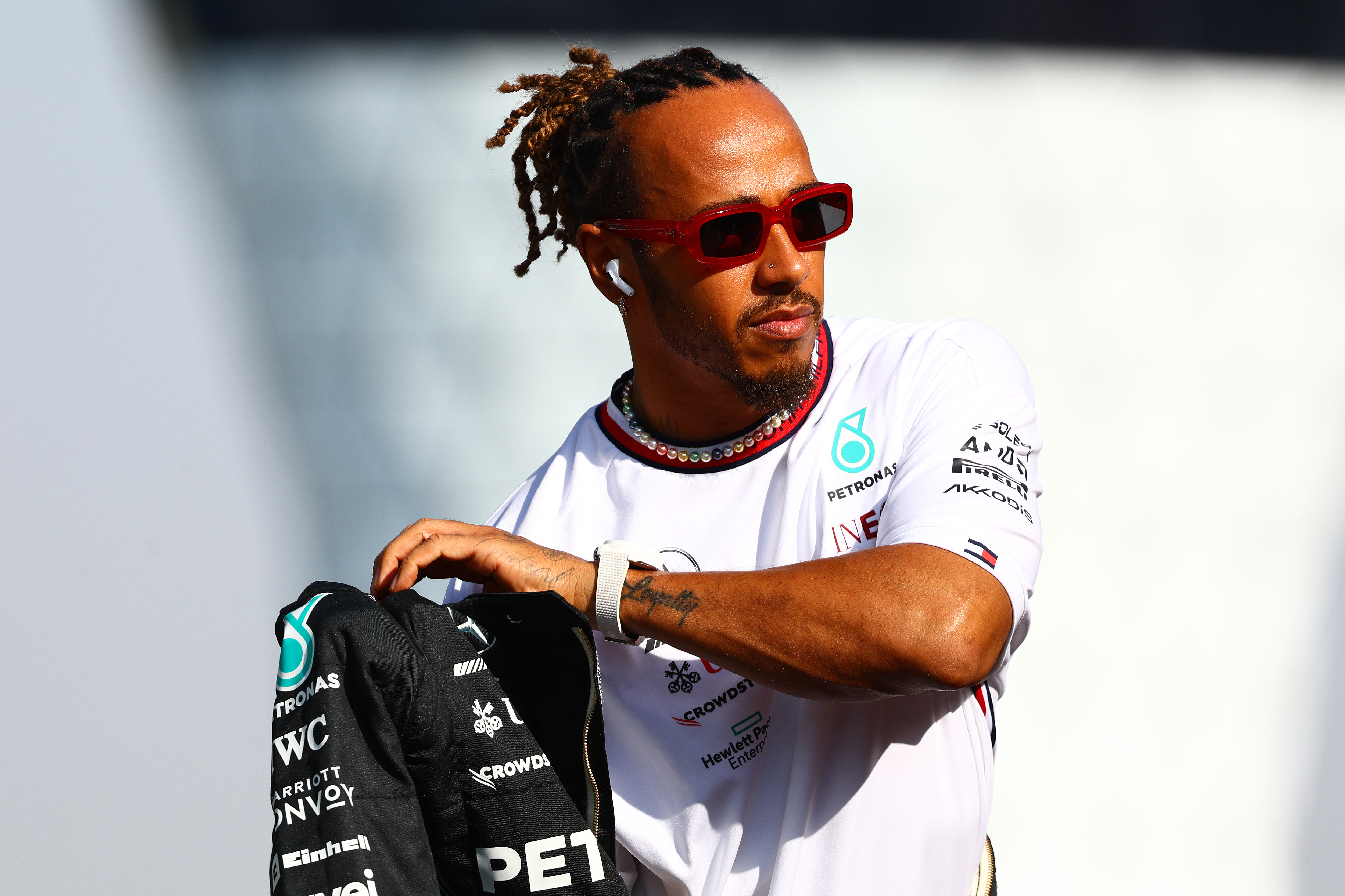 Lewis Hamilton Preocupado Por El Control De Los Vehículos De Red Bull ...