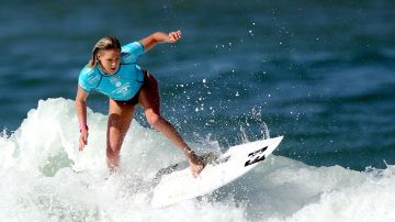 Australiana Laura Enever surfea ola más alta de la historia y entra en los Récord Guinness [Video]