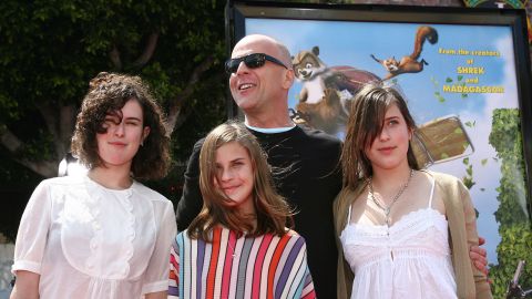 Bruce Willis junto a sus hijas.