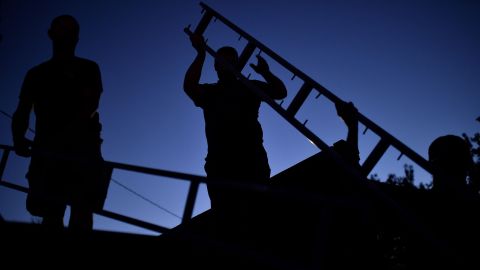 Los trabajadores en granjas de leche enfrentan condiciones laborales poco favorables.