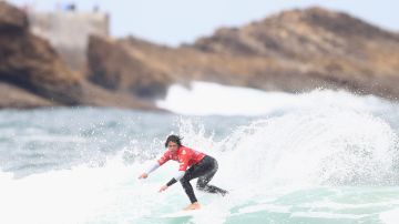 Murió trágicamente en un hotel de El Salvador el surfista ecuatoriano Israel Barona