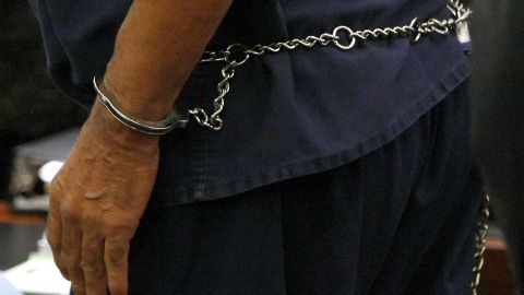 El juez ordenó a Haskell que permaneciera tras las rejas sin derecho a fianza hasta su siguiente comparecencia.