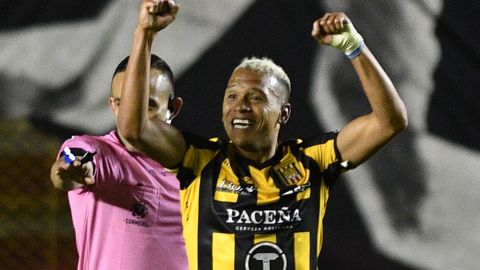 Bolivia sorprende al convocar delantero de 38 años nacido en Colombia para las eliminatorias al Mundial