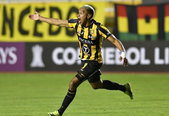 Bolivia sorprende al convocar delantero de 38 años nacido en Colombia para las eliminatorias al Mundial