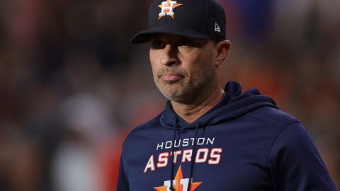 Boricua Joe Espada cumple "un sueño" como mánager de los Astros tras un año complicado con su padre
