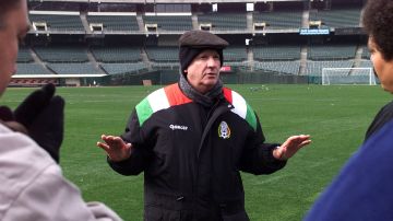 México rinde homenaje a Manuel Lapuente, entrenador que le dio la Copa Confederaciones de 1999