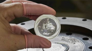 Reino Unido lanza monedas conmemorativas de James Bond por su 60  aniversario - El Diario NY
