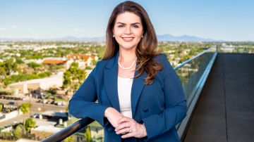 Regina Romero, la primera alcaldesa latina de Tucson, busca reelegirse con el voto hispano