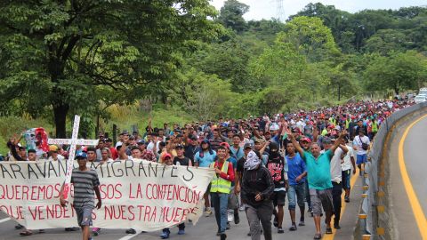 Migrantes bloquearon aduana en el sur de México para presionar por permisos de tránsito hacia EE.UU.