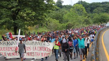 Migrantes bloquearon aduana en el sur de México para presionar por permisos de tránsito hacia EE.UU.