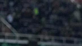 El delantero polaco del Barcelona, Robert Lewandowski (i), celebra uno de sus goles durante el partido entre el FC Barcelona y Deportivo Alavés.