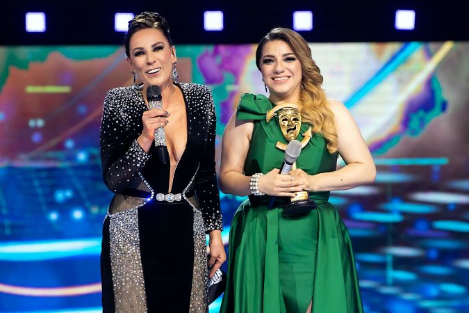 Consuelo Duval participando en un evento.