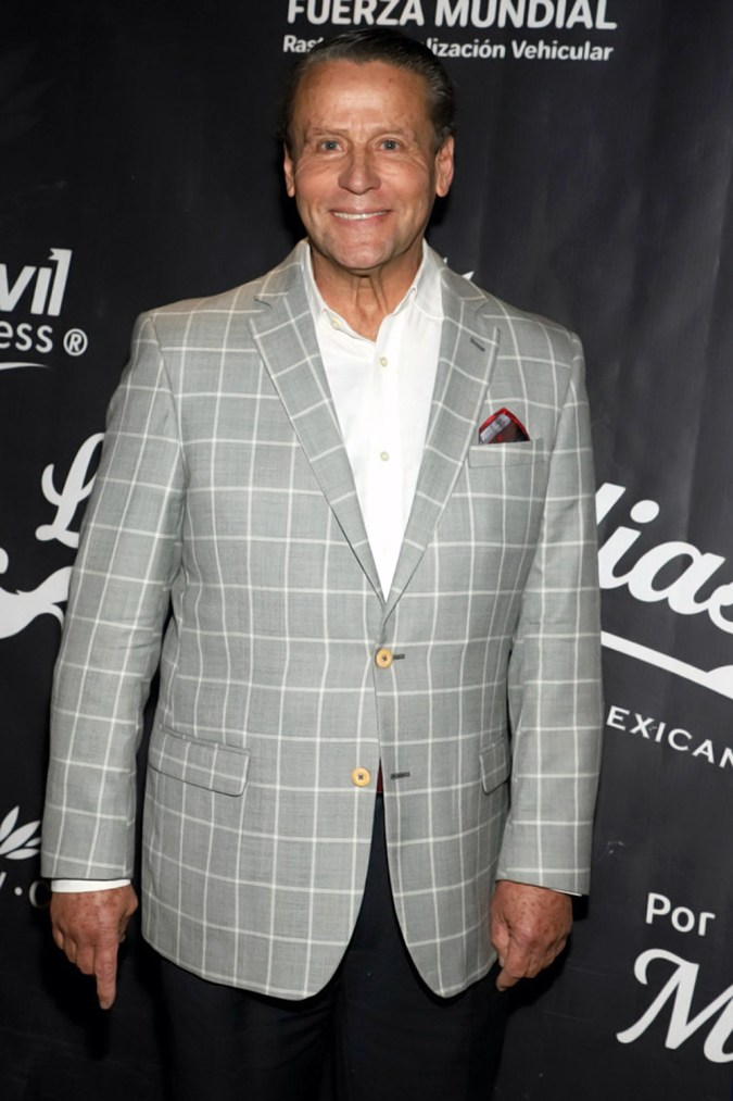 Alfredo Adame participando en un evento.