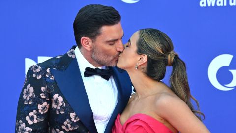 Julián Gil junto a su comprometida Valeria Marín.