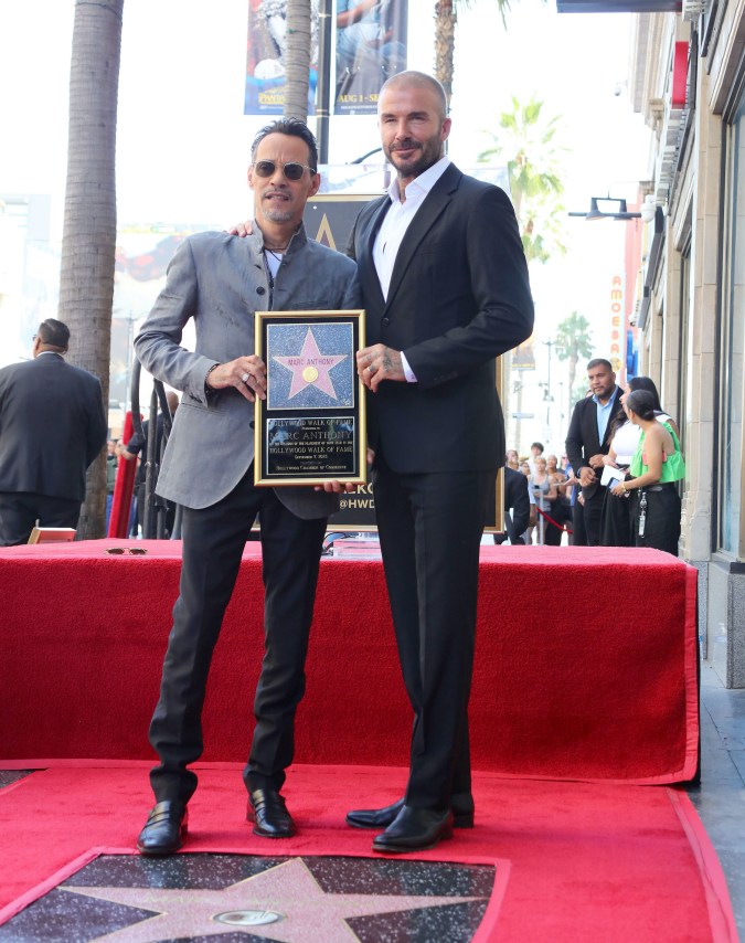 David y su hijo Brooklyn estuvieron junto a Marc Anthony en la develación de su estrella en El Paseo de la Fama de Hollywood. / Foto de Mezcalent.