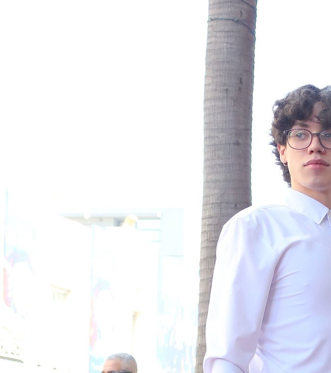 Ryan y Christian, hijos de Dayanara Torres, acompañaron a su padre en este gran día. / Foto de Mezcalent. 