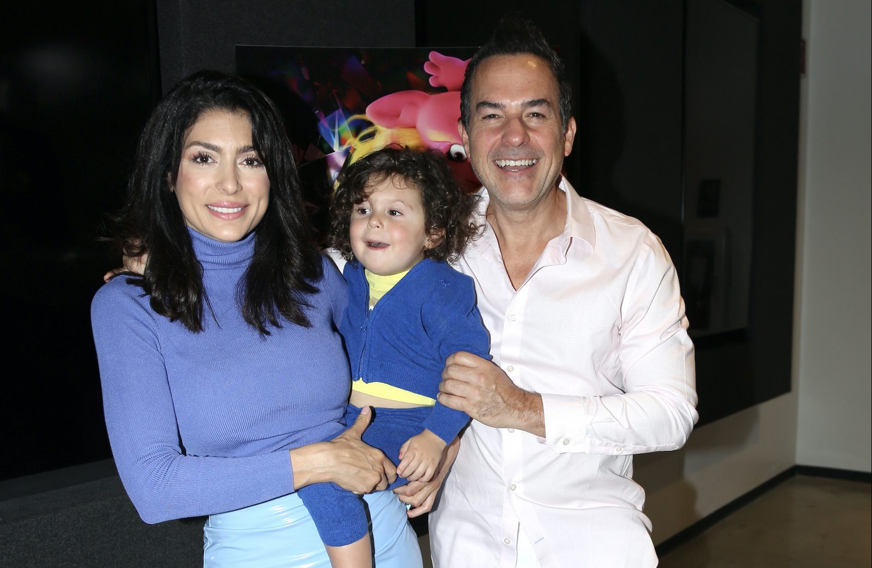 Vanessa Lyon y Carlos Calderón están orgullosos por su sencilla decoración  navideña - El Diario NY