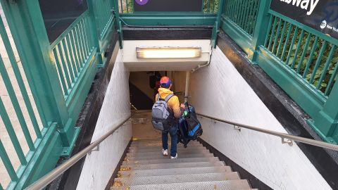 Inmigrantes siguen recibiendo notificaciones de desalojo. Muchos consideran que se debe "dar prioridad" a los que llegaron primero.