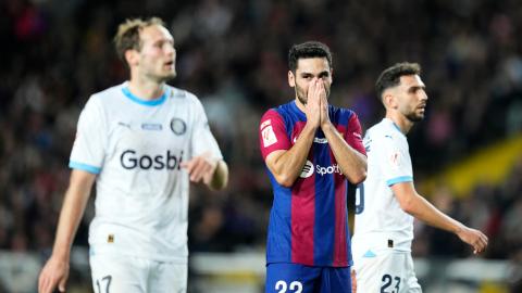 El centrocampista alemán del FC Barcelona, Ilkay Gundogan, se lamenta de una ocasión fallada.