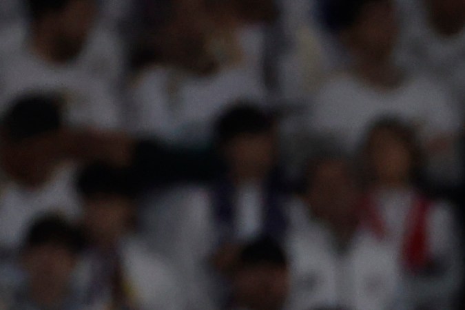 Imagen del Real Madrid durante el minuto de silencio en honor a Conchita Velasco, previo a su encuentro contra el Granada. / Foto Cortesía de EFE