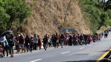 La caravana migrante continúa atravesando el estado de Chiapas rumbo a Estados Unidos.