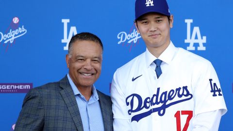 Shohei Ohtani está "dispuesto" a jugar en el jardín izquierdo con los Dodgers, según su mánager