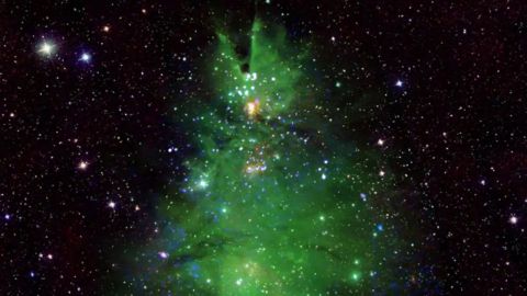 El Cúmulo del Árbol de Navidad compuesto por la NASA.