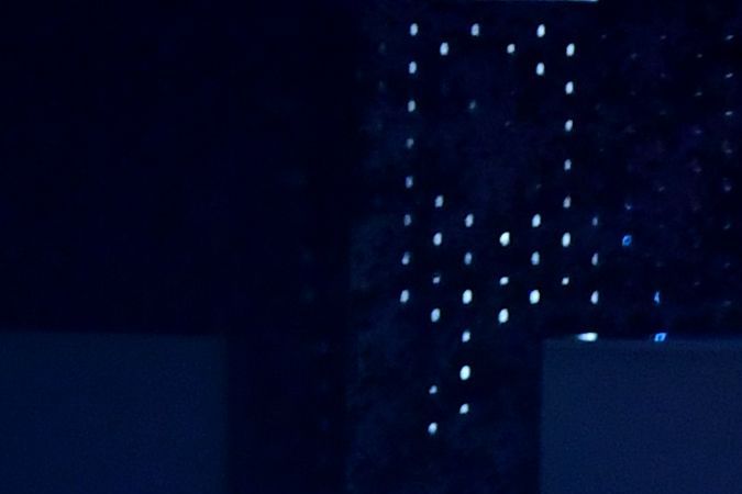 Fher Olvera actuando en un show en vivo.